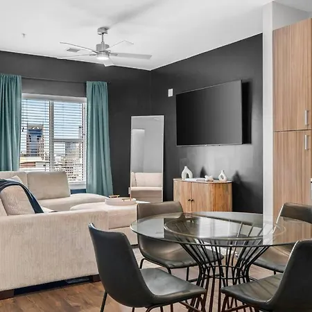 The Hollywood Suite The Gulch